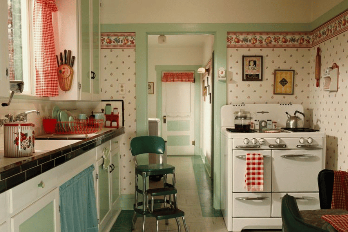 1930s and 1940s Kitchen Cabinet Trends