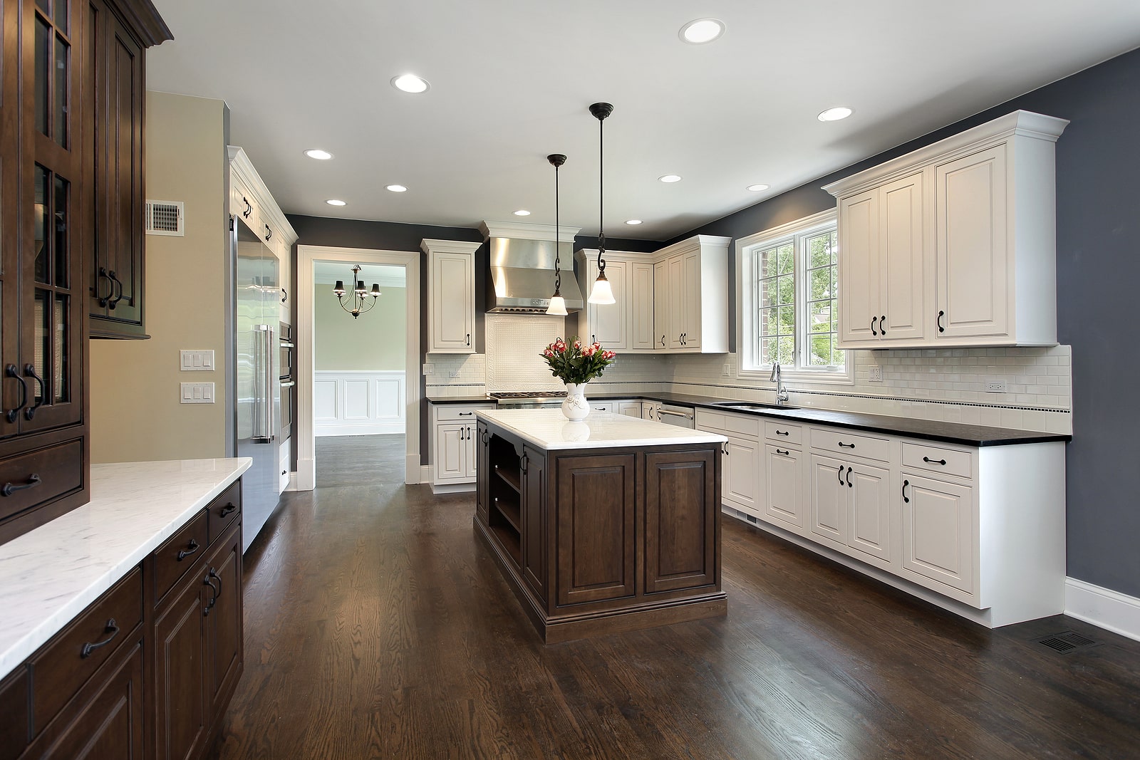 traditional white kitchen cabinet design