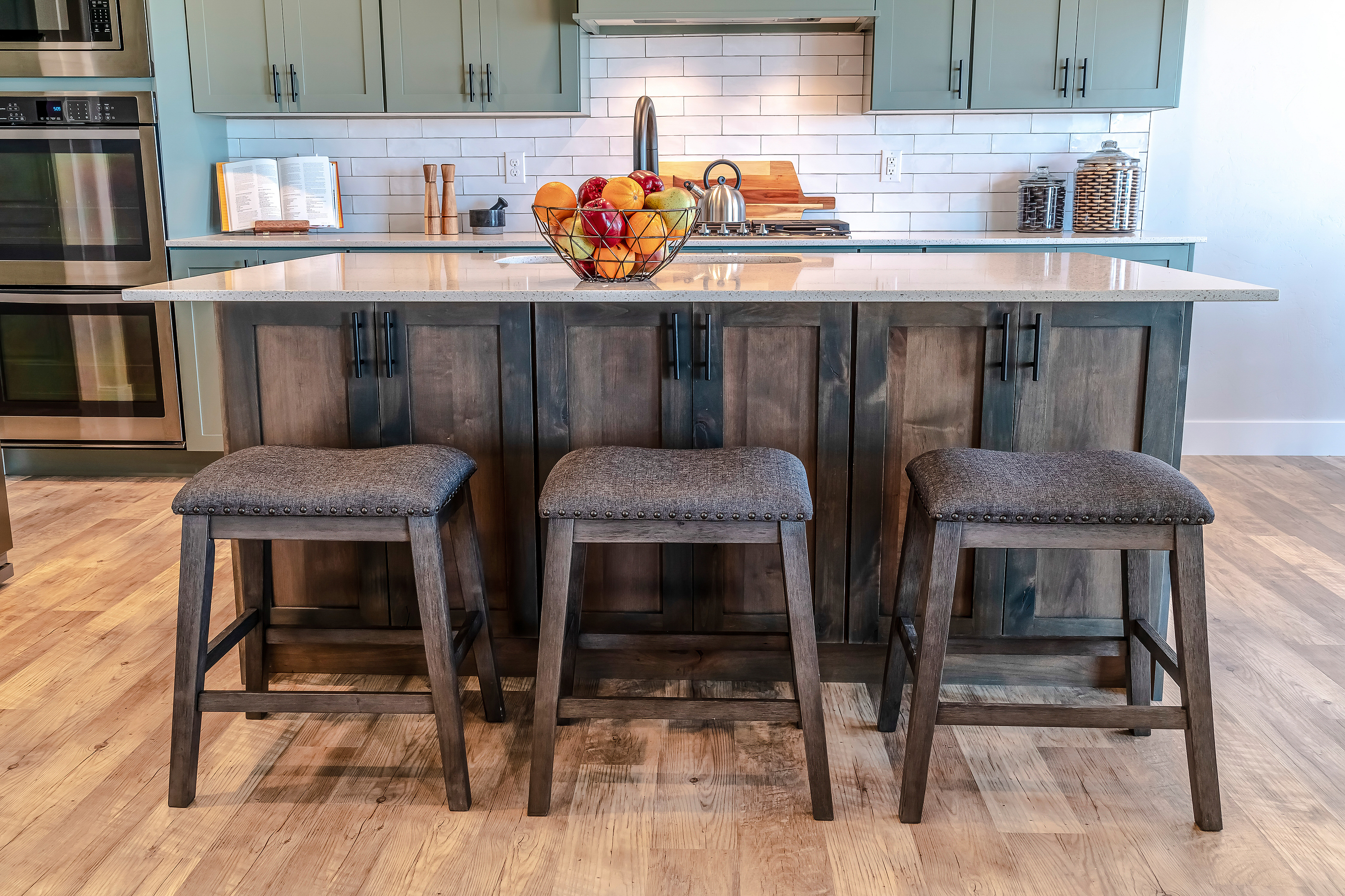 two tone kitchen cabinets