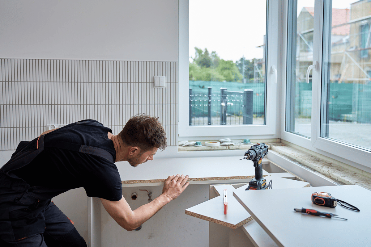 Cost Breakdown: Refacing or Replacing Kitchen Cabinets?