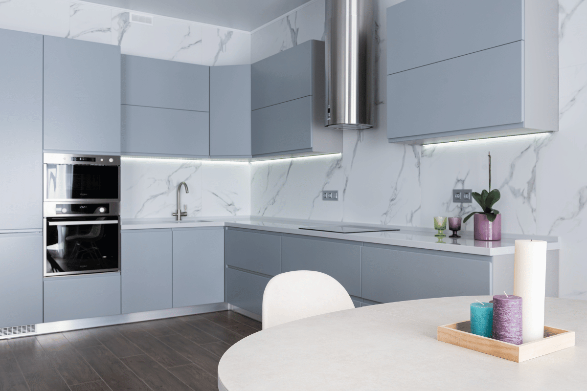 Interior of contemporary kitchen with cabinet doors without cabinet hardware