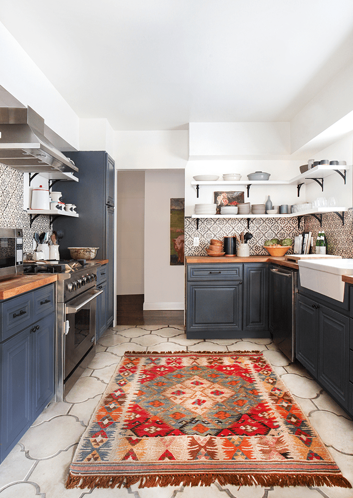 Playful Pops of Color for a Mediterranean-Style Kitchen