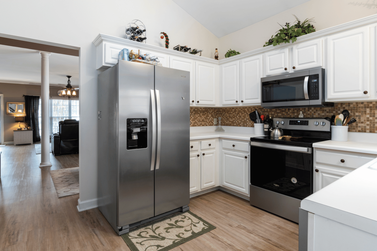 Small Cabinet Door Features That Maximize Functionality