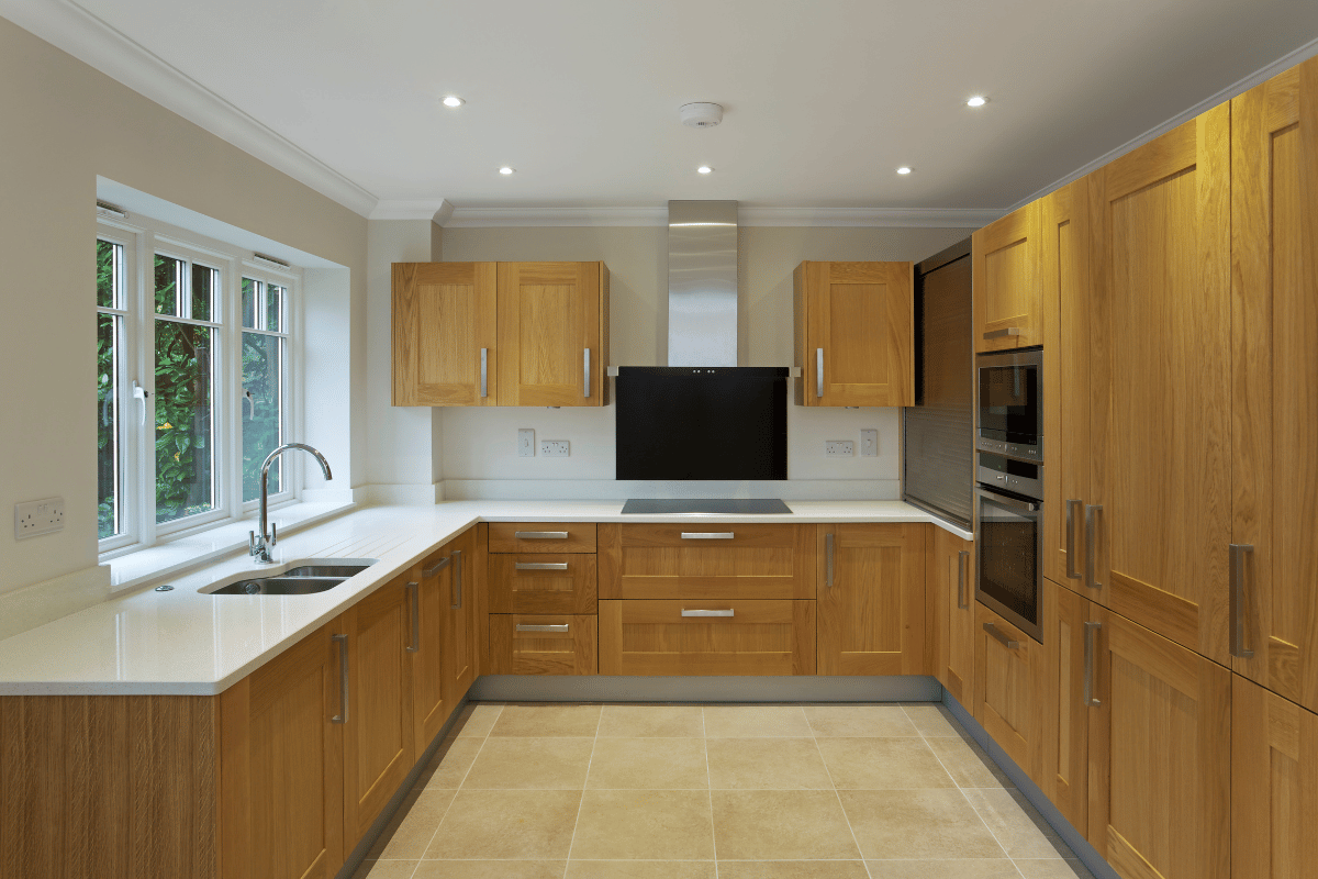 What Are White Oak Cabinets?